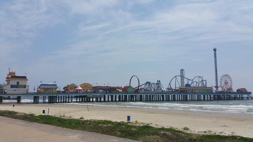Private Beach -- Away From The Crowds - Ocean Views -Short Drive To Moody Gardens, Schlitter Bahn, Pleasure Pier Galveston Extérieur photo